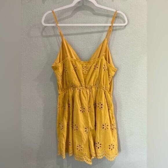 Francesca’s Embroidered Boho Floral Cottagecore Eyelet Lined Romper Beach - Picture 6 of 6